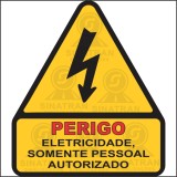 Perigo - Eletricidade somente pessoal autorizado 